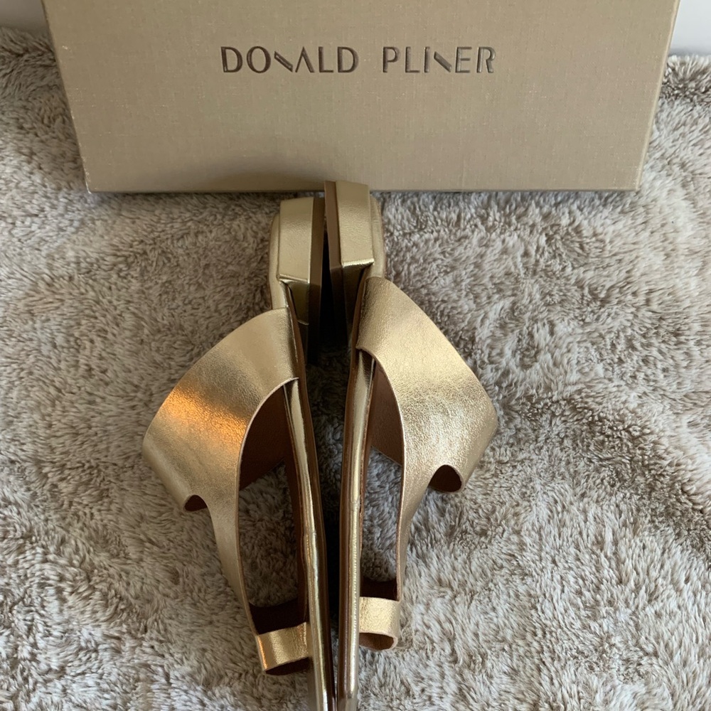 NEW Donald Pliner Quin Leather Sandal Metallic Gold Nappa Women Size 39 / 8 - Picture 7 of 7